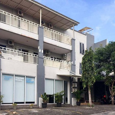 Reddoorz @ Citraland Surabaya Exterior foto