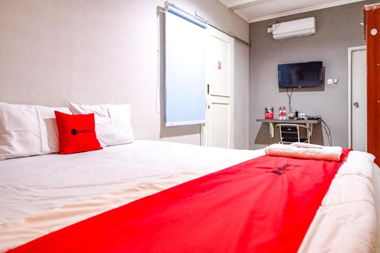 Reddoorz @ Citraland Surabaya Exterior foto
