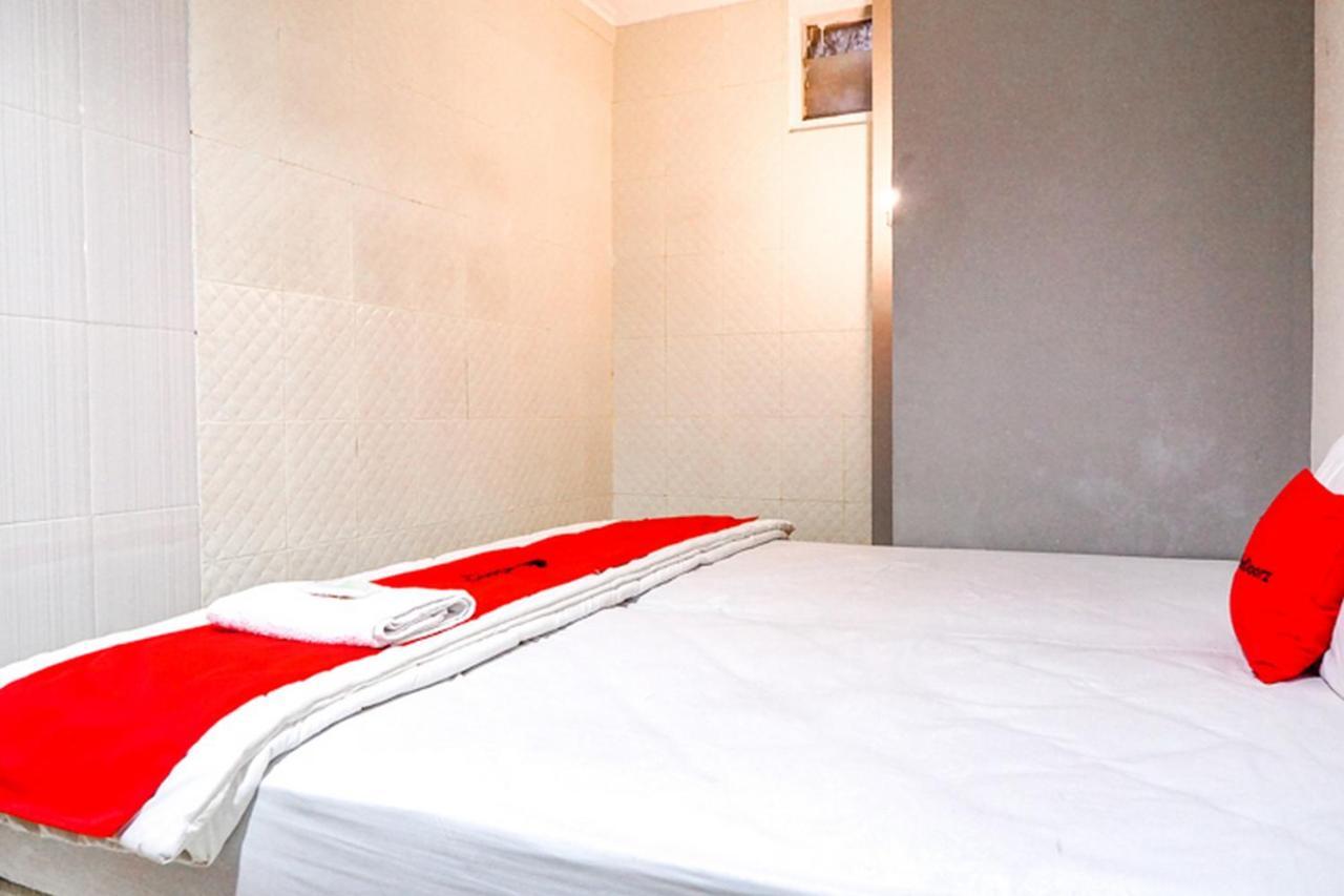 Reddoorz @ Citraland Surabaya Exterior foto