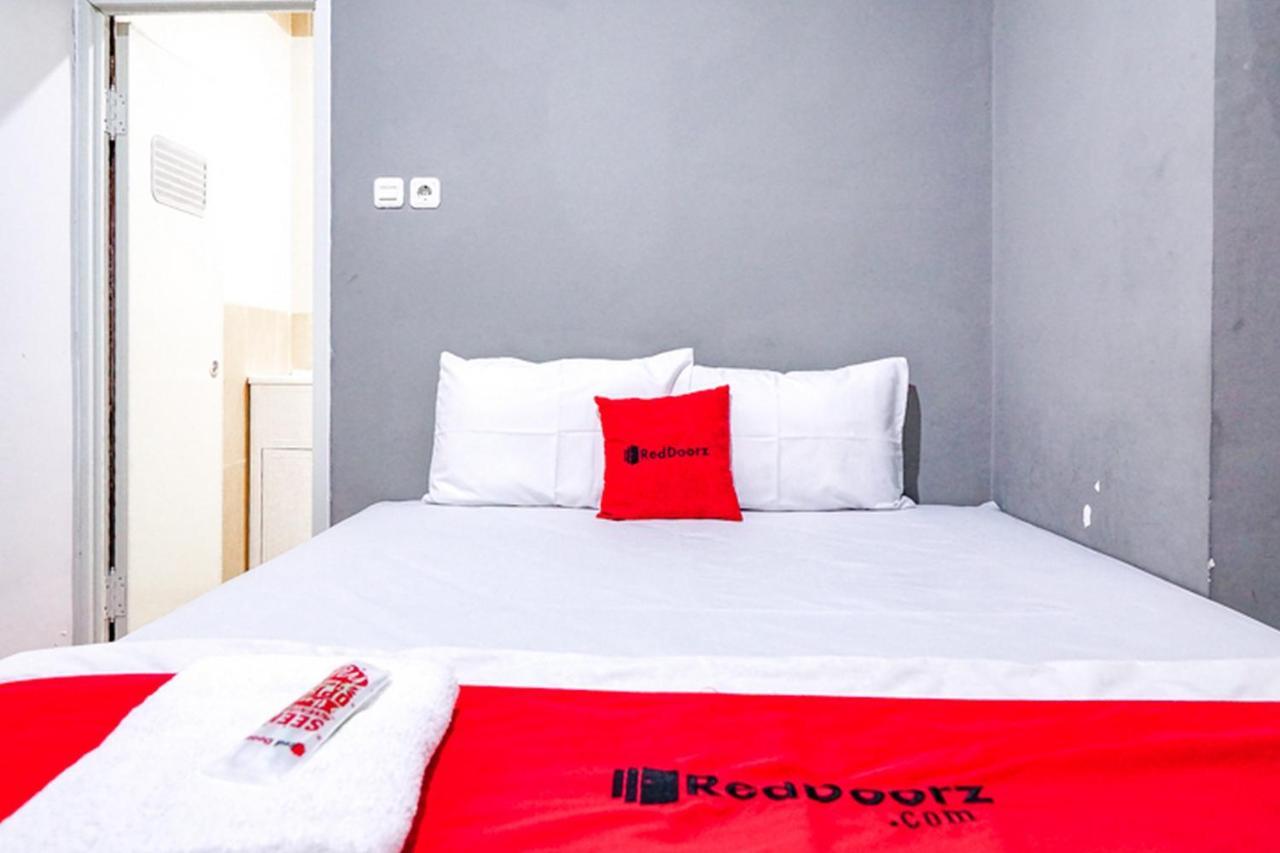 Reddoorz @ Citraland Surabaya Exterior foto