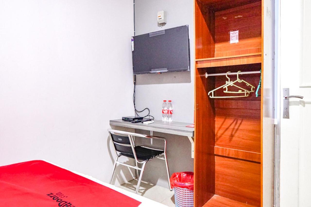 Reddoorz @ Citraland Surabaya Exterior foto