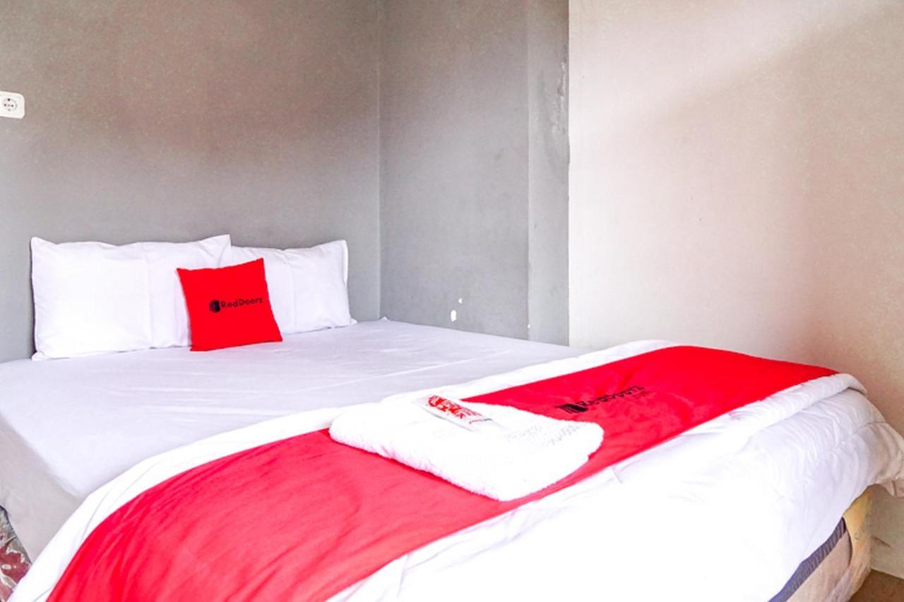 Reddoorz @ Citraland Surabaya Exterior foto