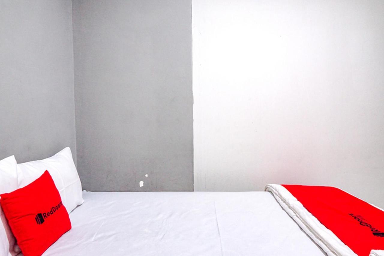 Reddoorz @ Citraland Surabaya Exterior foto