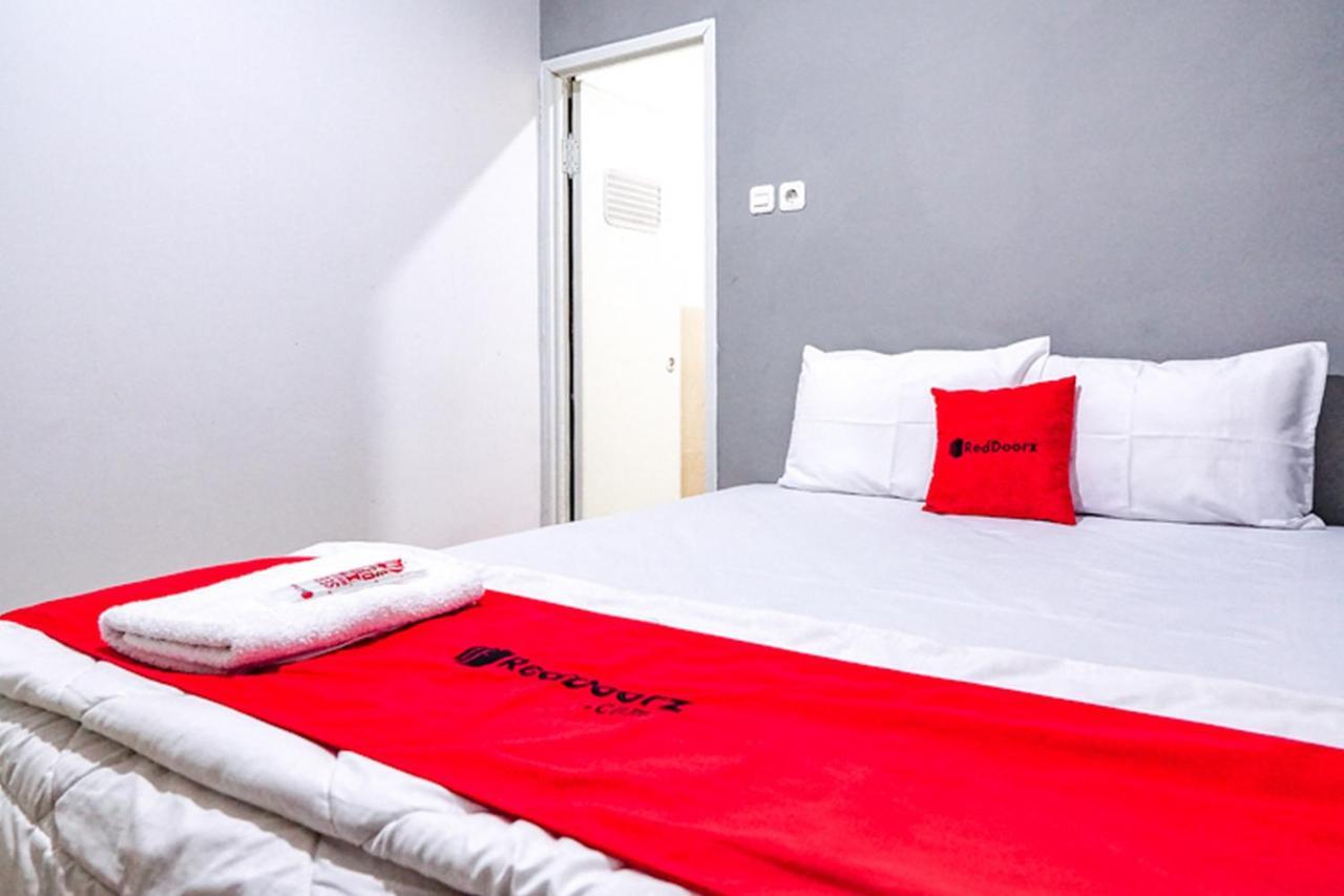 Reddoorz @ Citraland Surabaya Exterior foto